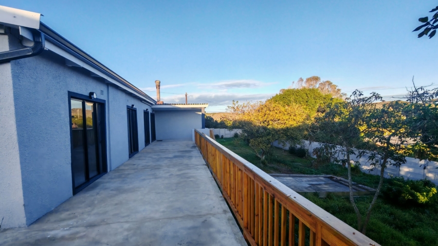 5 Bedroom Property for Sale in Fraaiuitsig Western Cape